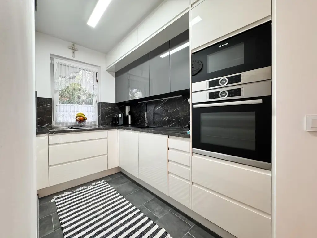 Moderne Reihenhausvilla mit Studio im DG und XXL-Dachterrasse, Carport und KFZ-Abstellplatz in Zentrumsnähe von Vöcklabruck