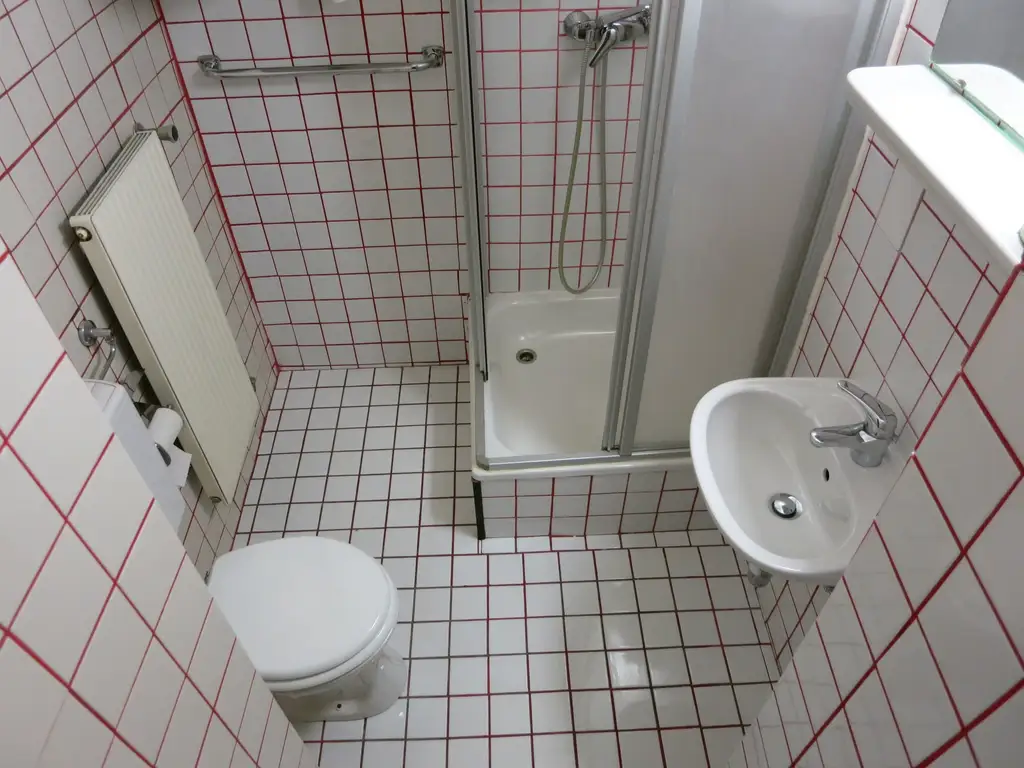 GROSSRAUMGARCONNIERE mit 2 BÄDERN zur unbefristeten Anmietung