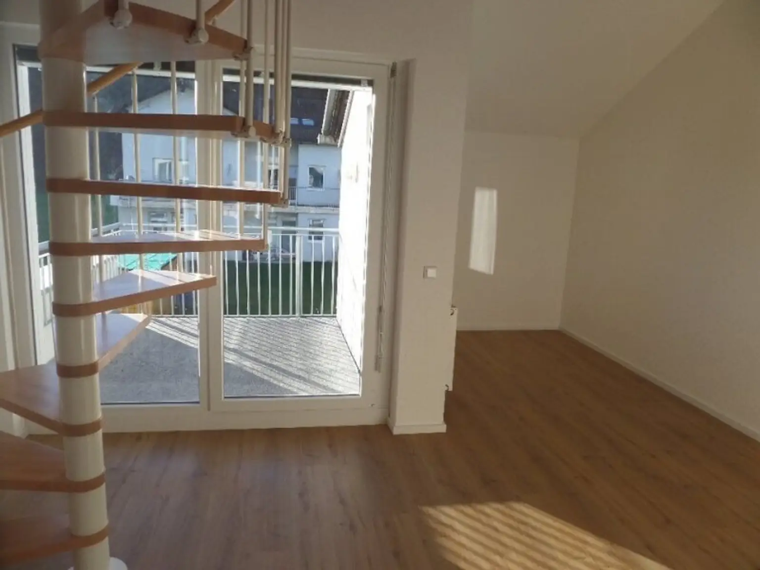 Coole Single Wohngalerie mit Balkon - provisionsfrei ab 1. November 2025 - Heizkosten inklusive