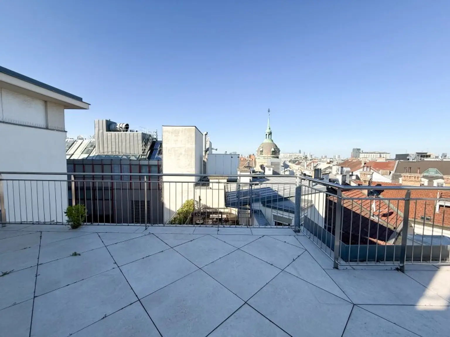 Exklusive 3-Zimmer-Dachgeschoßwohnung mit Klimaanlage und Dachterrasse – Kärntner Ring, 1010 Wien