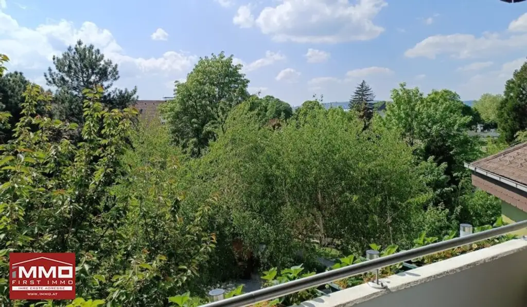 DACHGESCHOSSWOHNUNG MIT LOGGIA UND PARKPLATZ!