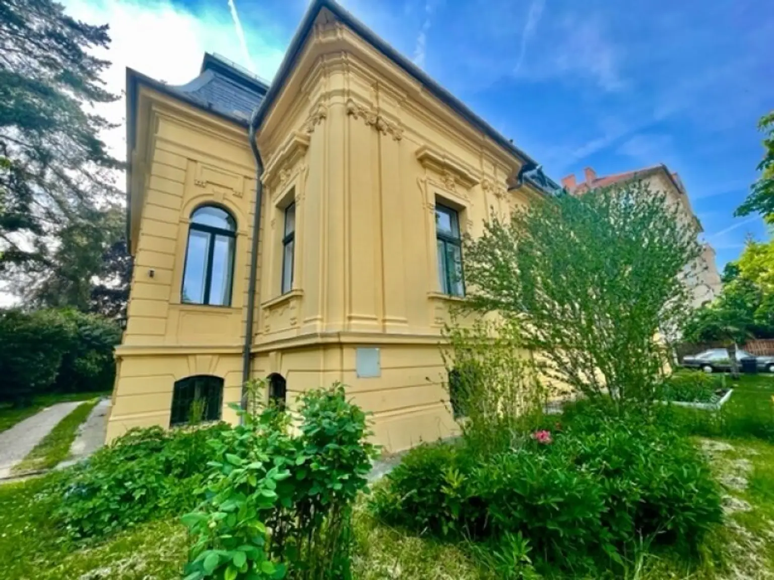 Majestätische VILLA mit 2 separaten WOHNEINHEITEN, Zusatz-Gebäude-ANLEGERWOHNUNG und herrlichen GARTEN-Grünruhe-OASE - absolutes Unikat - BADEN!