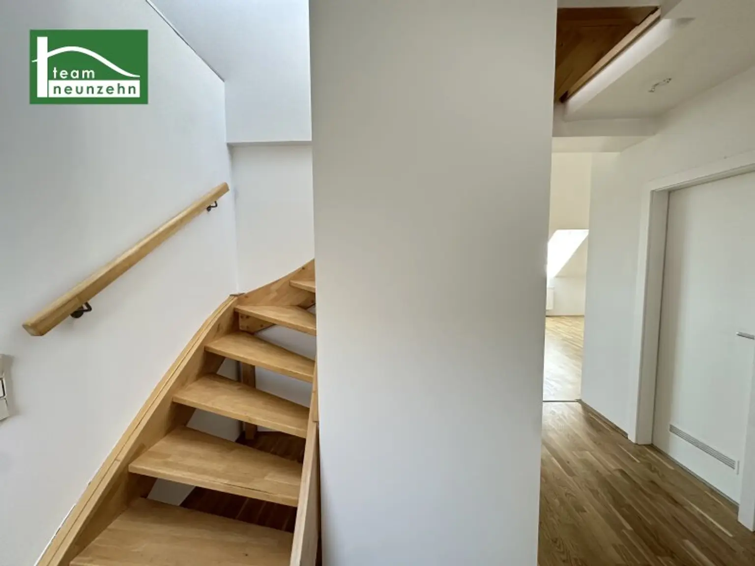 Panoramablick-Wohnung mit Dachterrasse nahe U6 Meidling zwischen Schönbrunn und Wienerberg - Frisch renoviert!