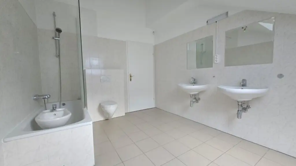 Schöne 4 Zimmer Wohnung mit große Terrasse. Nähe Westbahnhof U3/U6