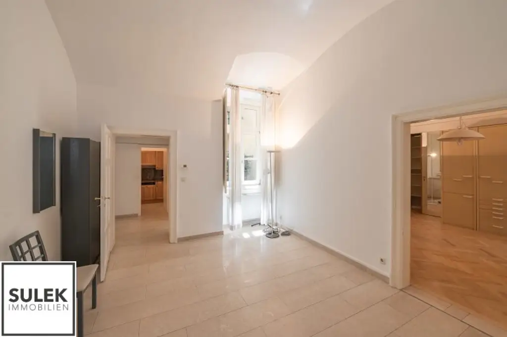 Ihr neuer Bürostandort am Stadtpark! Altbau mit großen Kellerräumlichkeiten - sofort beziehbar!