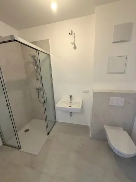 Neubau-Erstbezug - 1 Zimmer mit Außenfläche und sehr großer Gemeinschaftsterrase ca. 60 m² - unweit der U2 Station Stadlau