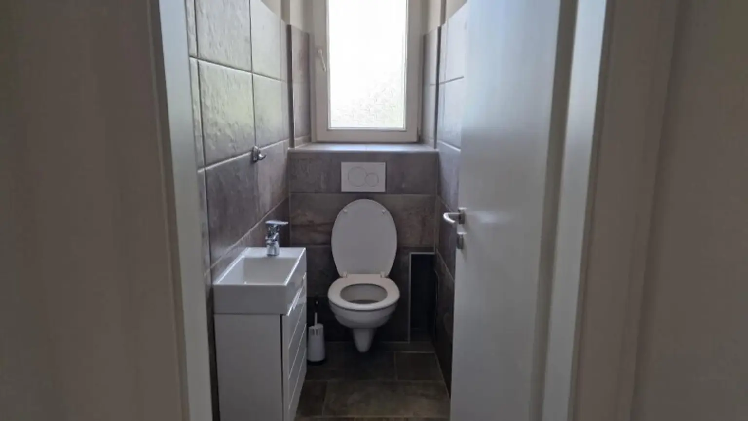 separates WC