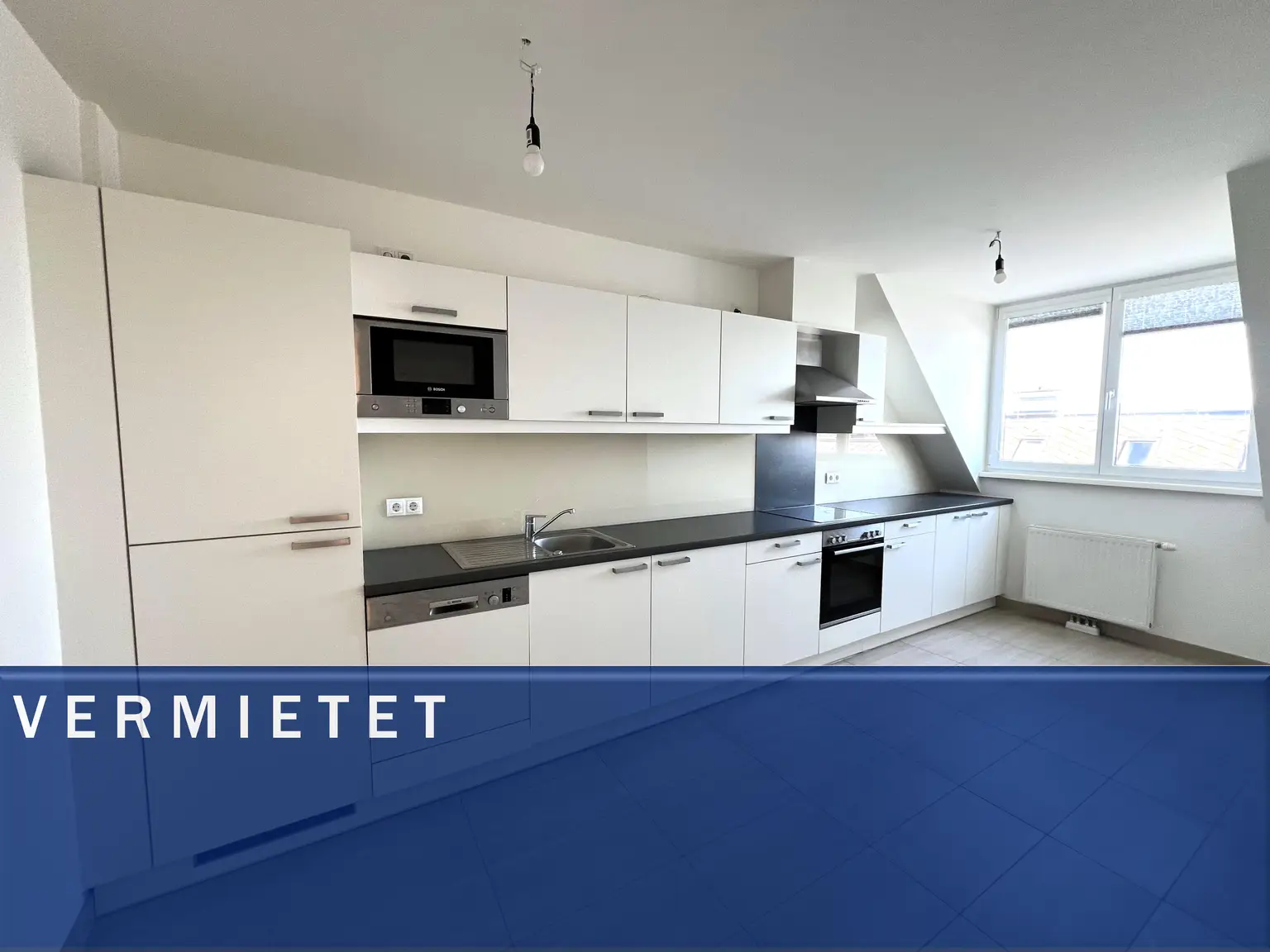 Modernes Wohnen nahe Naschmarkt: Klimatisierte Dachgeschoßwohnung mit Balkon und Terrasse