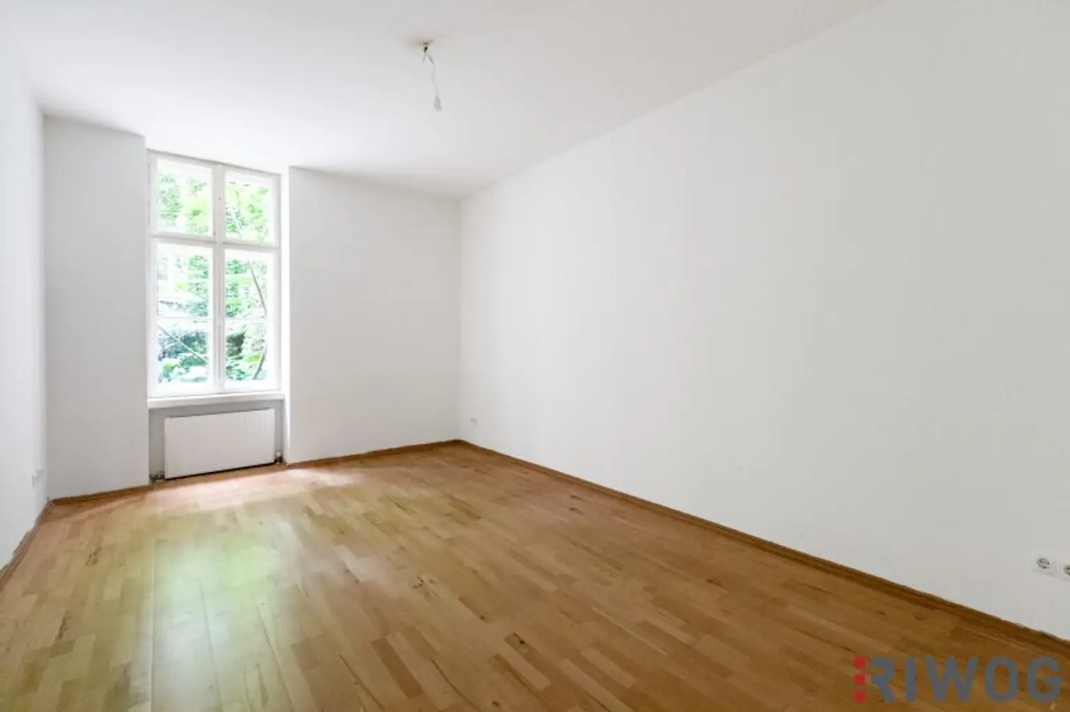 GARTENWOHNUNG NÄHE 1. BEZIRK, DONAUKANAL UND AUGARTEN | Komplett hofseitig | Sanierungsbedürftig | Rembrandtstraße