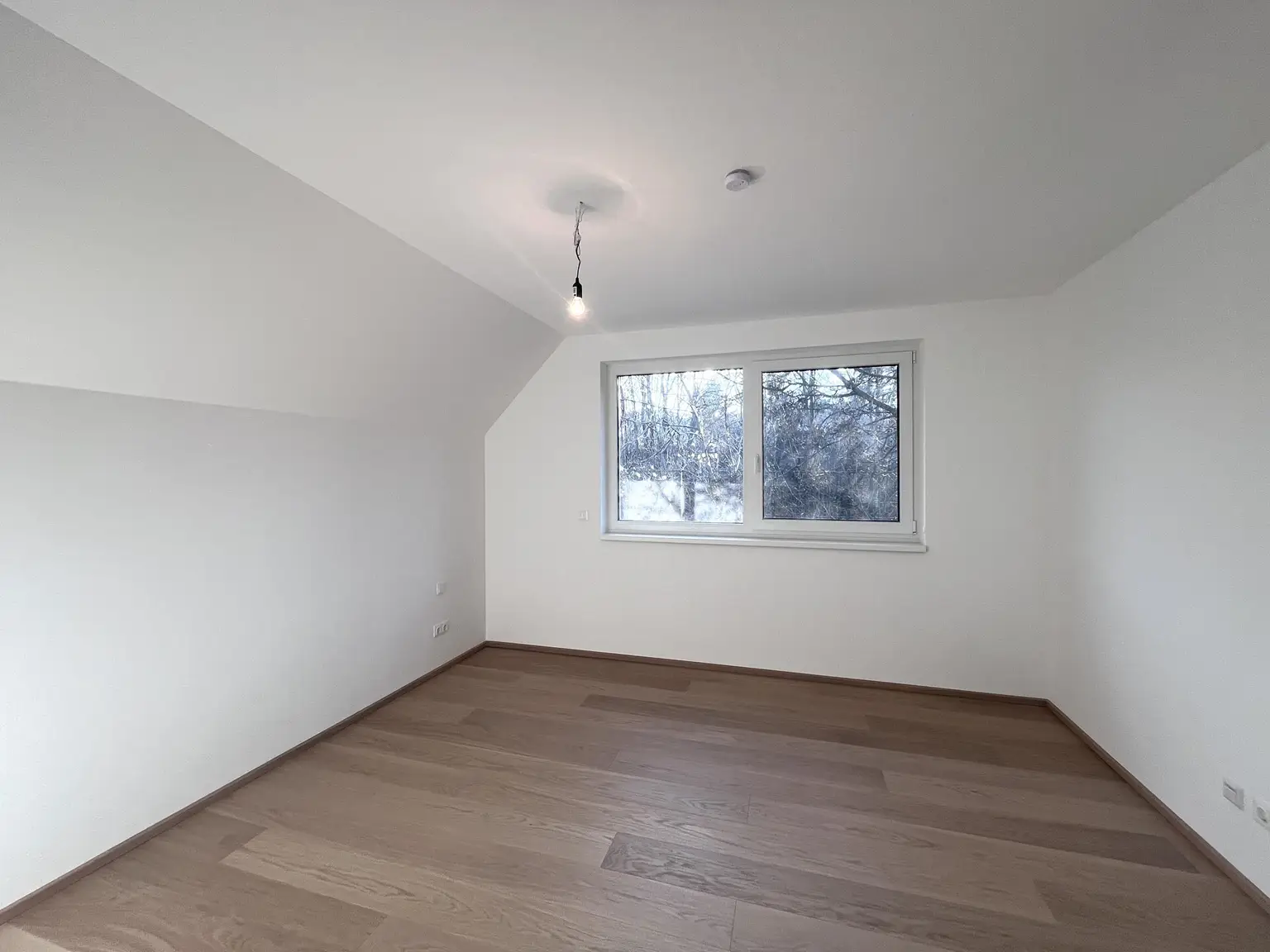 Erstbezug !!! Traumhafte Doppelhaushälfte -  mit 5 Zimmern, Garten, Wohnkeller und Stellplätzen!