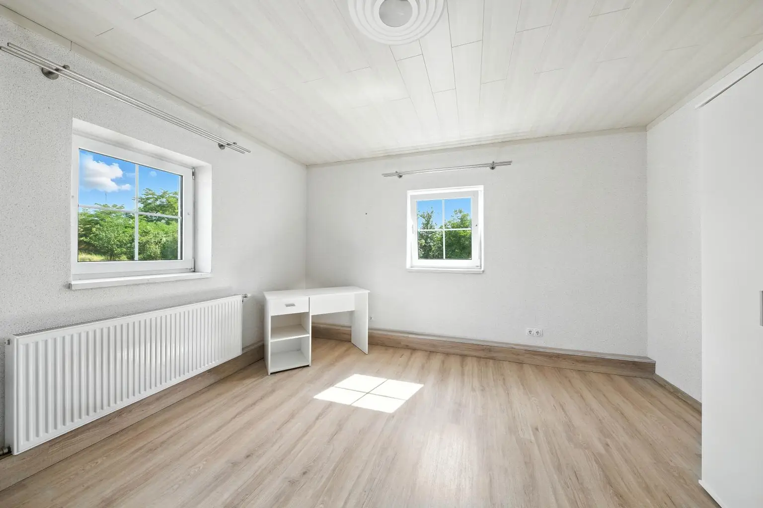 Modernisiertes Einfamilienhaus mit großzügigem Grundstück und Ausbaupotenzial