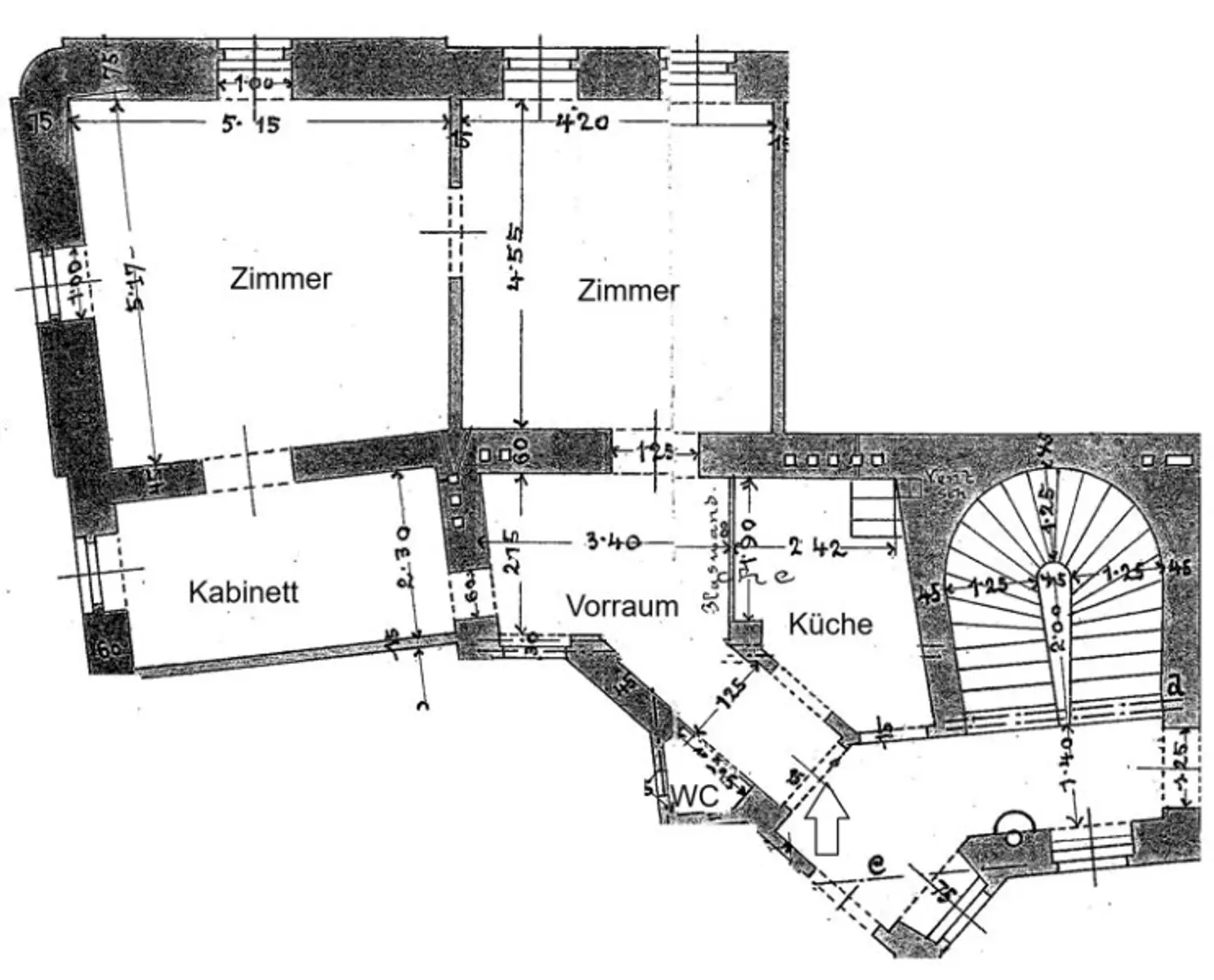 ALTBAU IN ZENTRALER LAGE - 3 zentral begehbare Zimmer durch Umbau möglich!