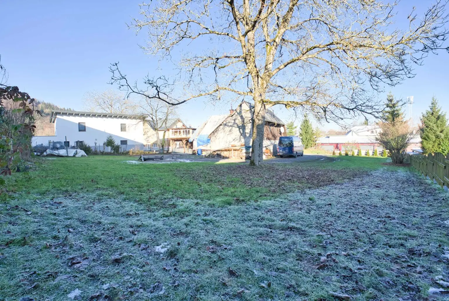 Grundstück mit Altbestand Regau