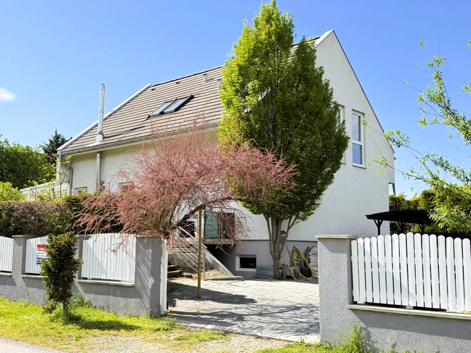 1 Haus Straße Einfahrt