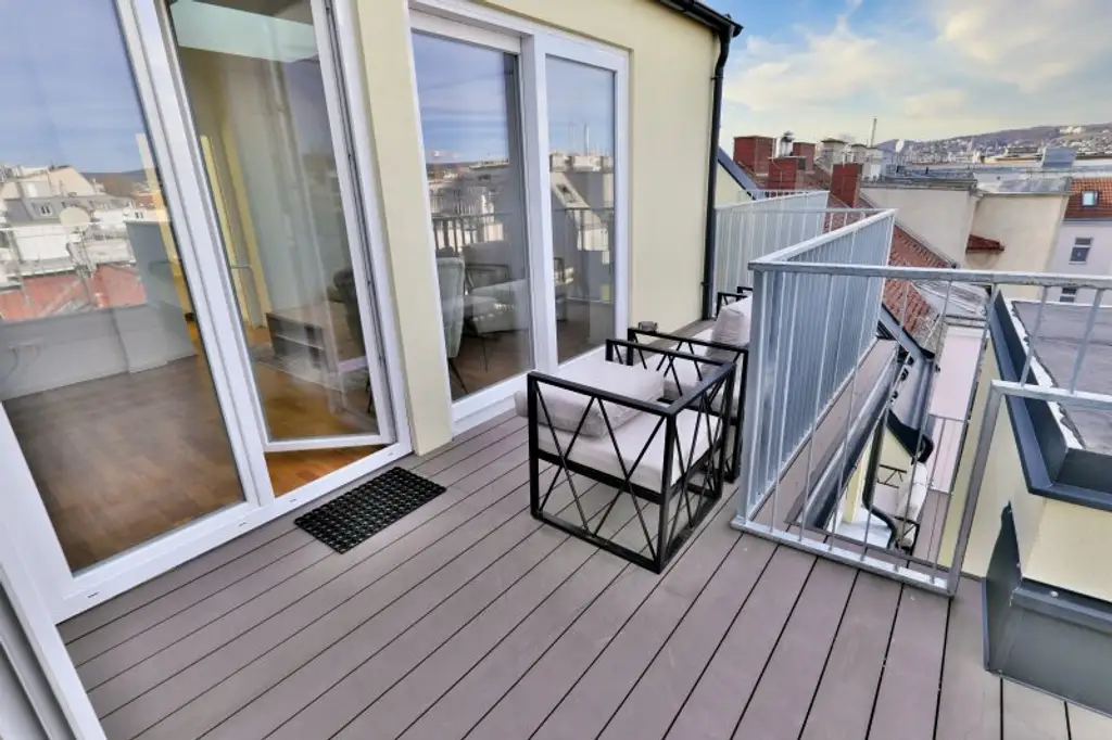Bezugsfertige Dachwohnung mit 3 Zimmer, großem Balkon und interessanter 36 m² großer Dachterrasse