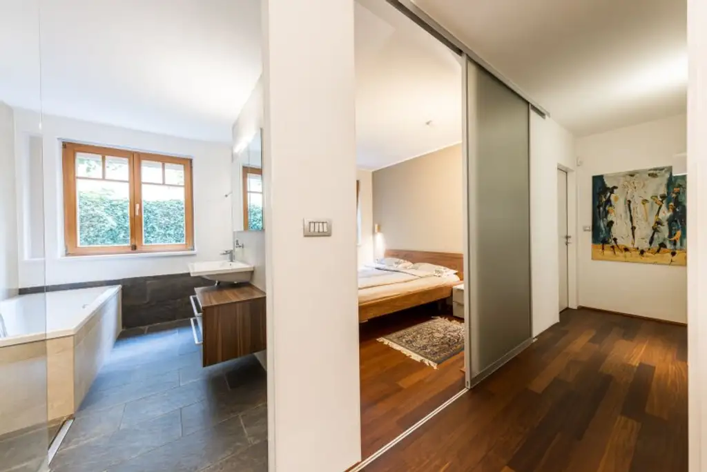 PURE ENTSPANNUNG! Riesiger Garten mit Blick ins Grüne I auch ideal f. gewerbliche Nutzung I Garage I Alarmanlage I