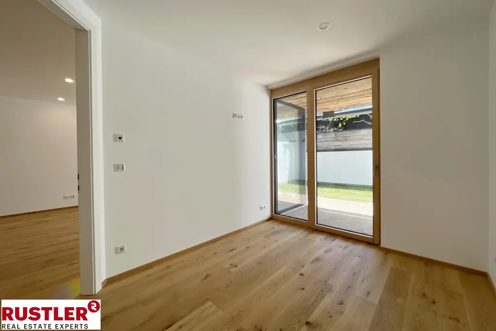 Eleganz im Grünen – Hochwertige Gartenwohnung mit Ost-West-Ausrichtung