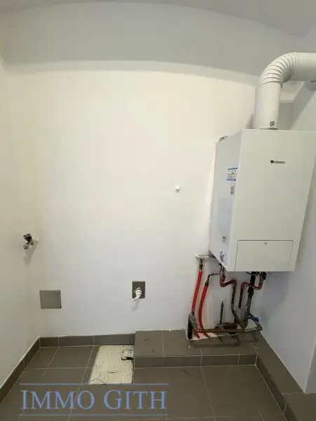 EXKLUSIVE ALTBAUWOHNUNG MIT 2 BALKONEN UND TRAUMBLICK ÜBER WIEN – 258 m² IN BESTLAGE DES 4. BEZIRKS UNBEFRISTET ZU MIETEN!