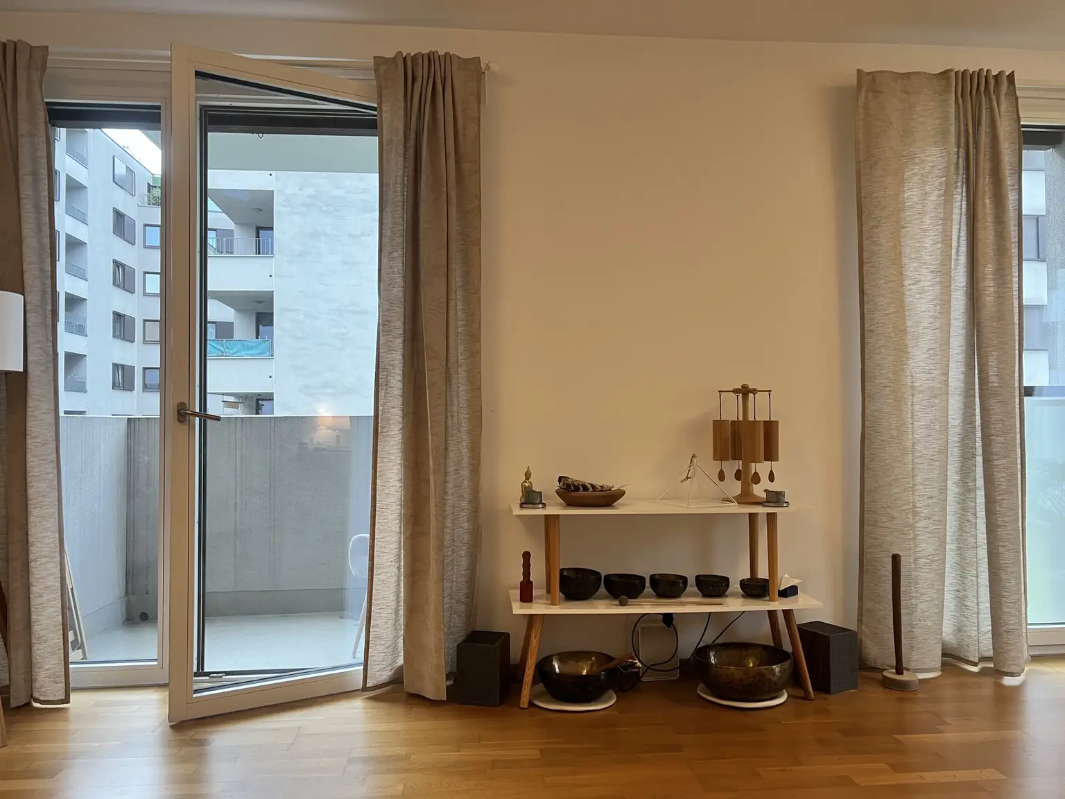 Blick zu Balkon