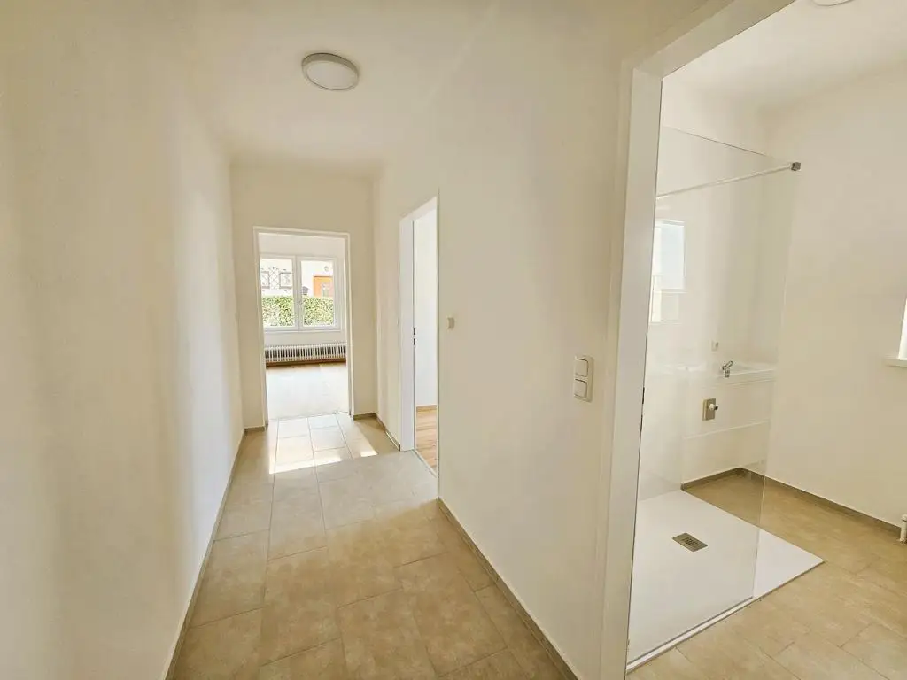 Top sanierte 3-Zimmer-Wohnung mit neuer Küche und Garage!