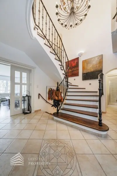 Wunderschöne Villa mit Pool und weitläufigem Grundstück, Nähe Pressbaum