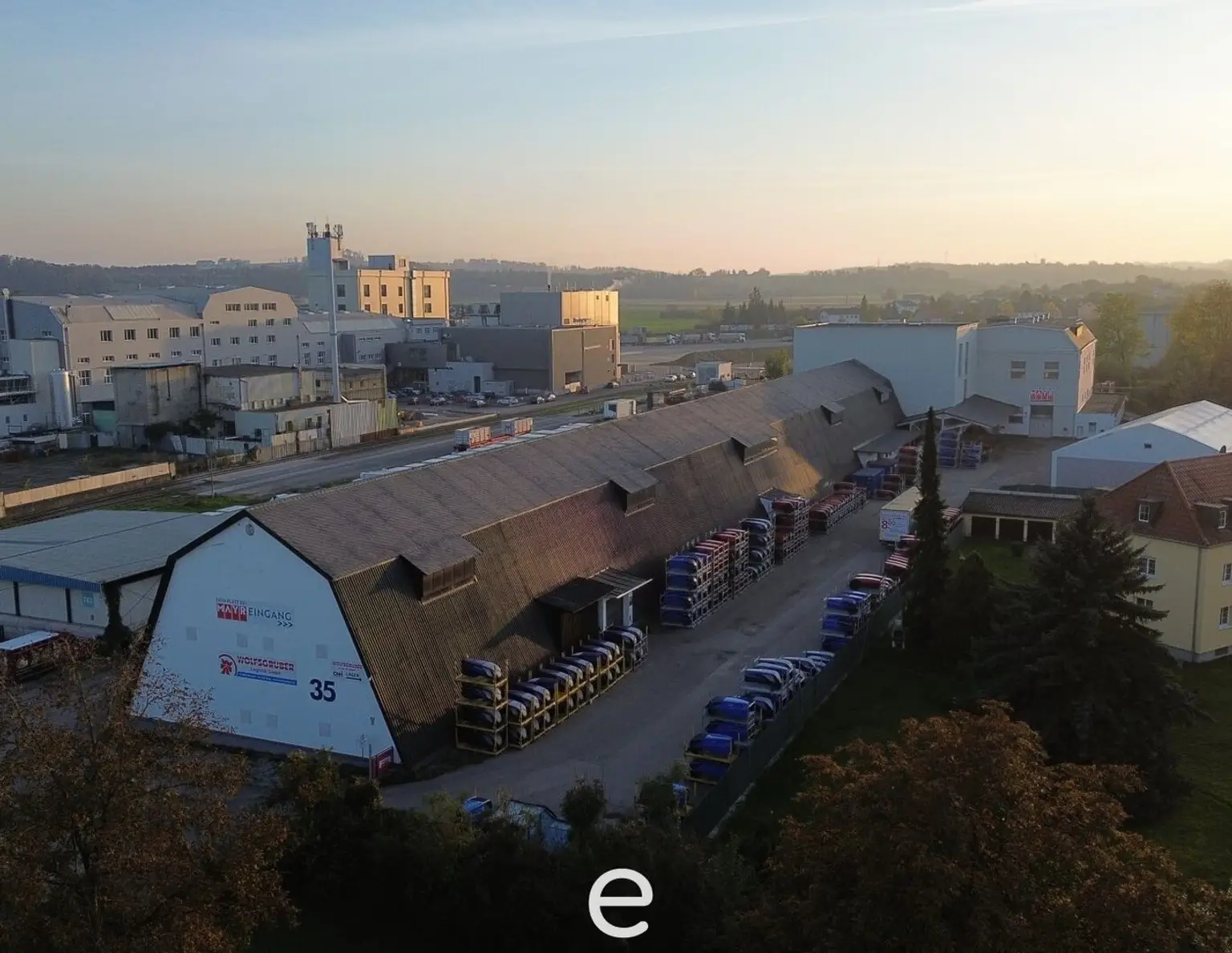 Kleinteilige Lagerhalle in Enns zu vermieten!