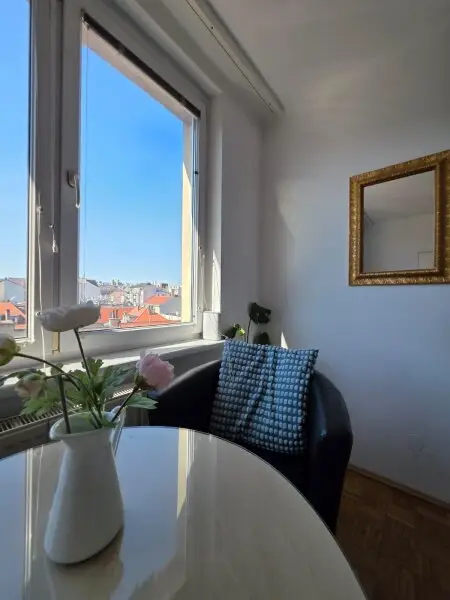 Helle Citywohnung mit Ausblick – Möbliertes 1-Zimmer-Apartment nahe Naschmarkt