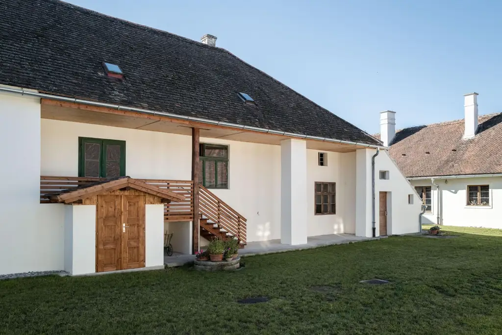 “Zauberhafter Dreikanthof mit großem Gartenparadies bei Tulln“