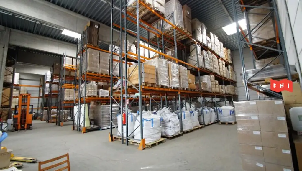 Logistikfläche***2 Hallen***30 Stellplätze***Ausbaupotential***