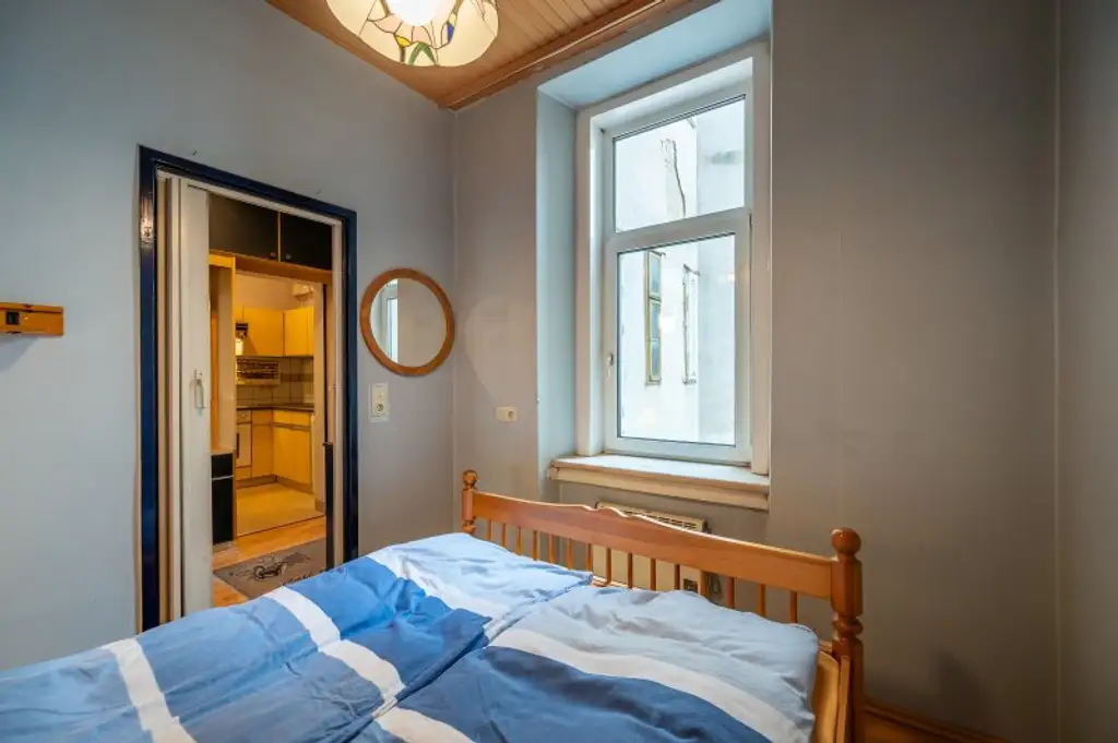 ++NEU++ Sanierungsbedürftige 3-Zimmer Altbauwohnung in guter Lage!!