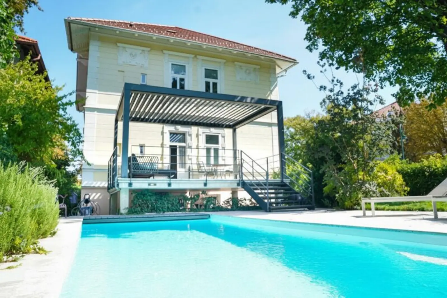 Liebevoll kernsanierte Traumvilla in Top Lage - eine seltene Gelegenheit!