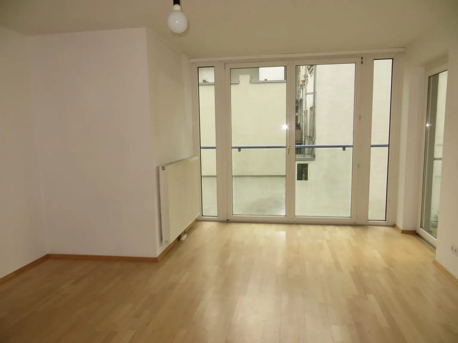 Anlagehit nahe Raimundtheater – 2-Zimmer mit Balkon in Richtung Innenhof
- Eigennutzung ab 01/2028