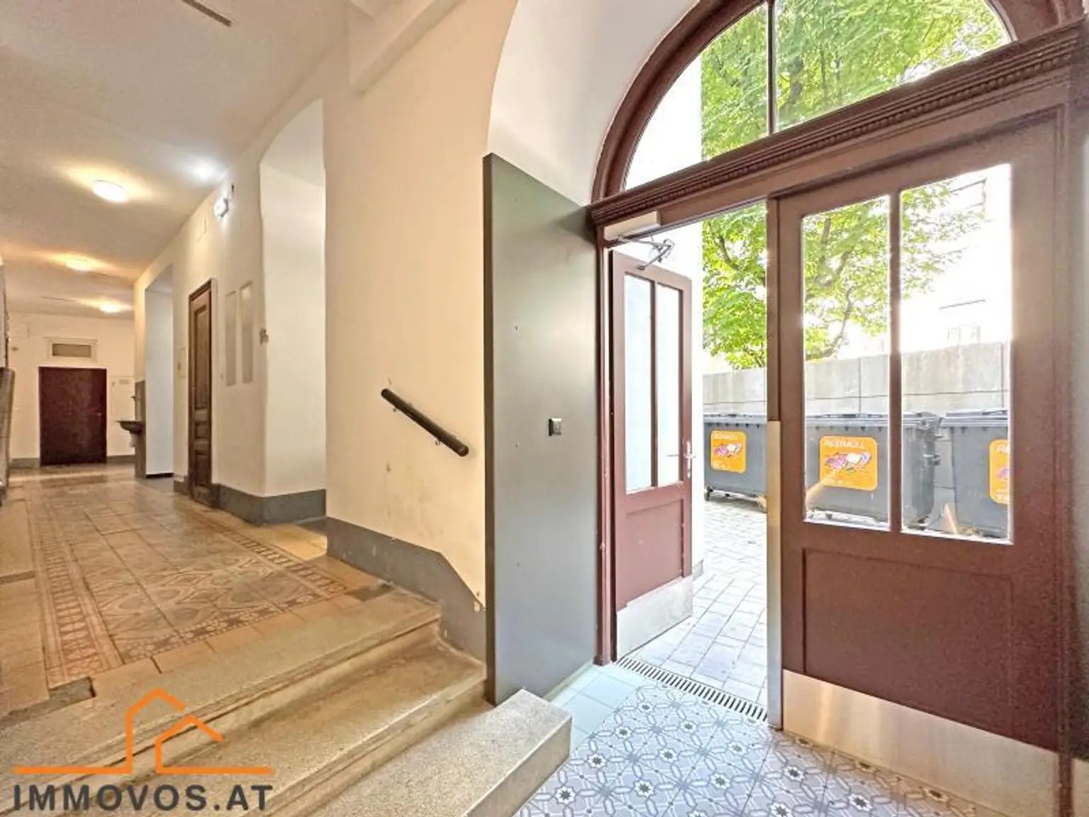 sanierungsbedürftige WOHNUNG - ALTBAU - schönes HAUS