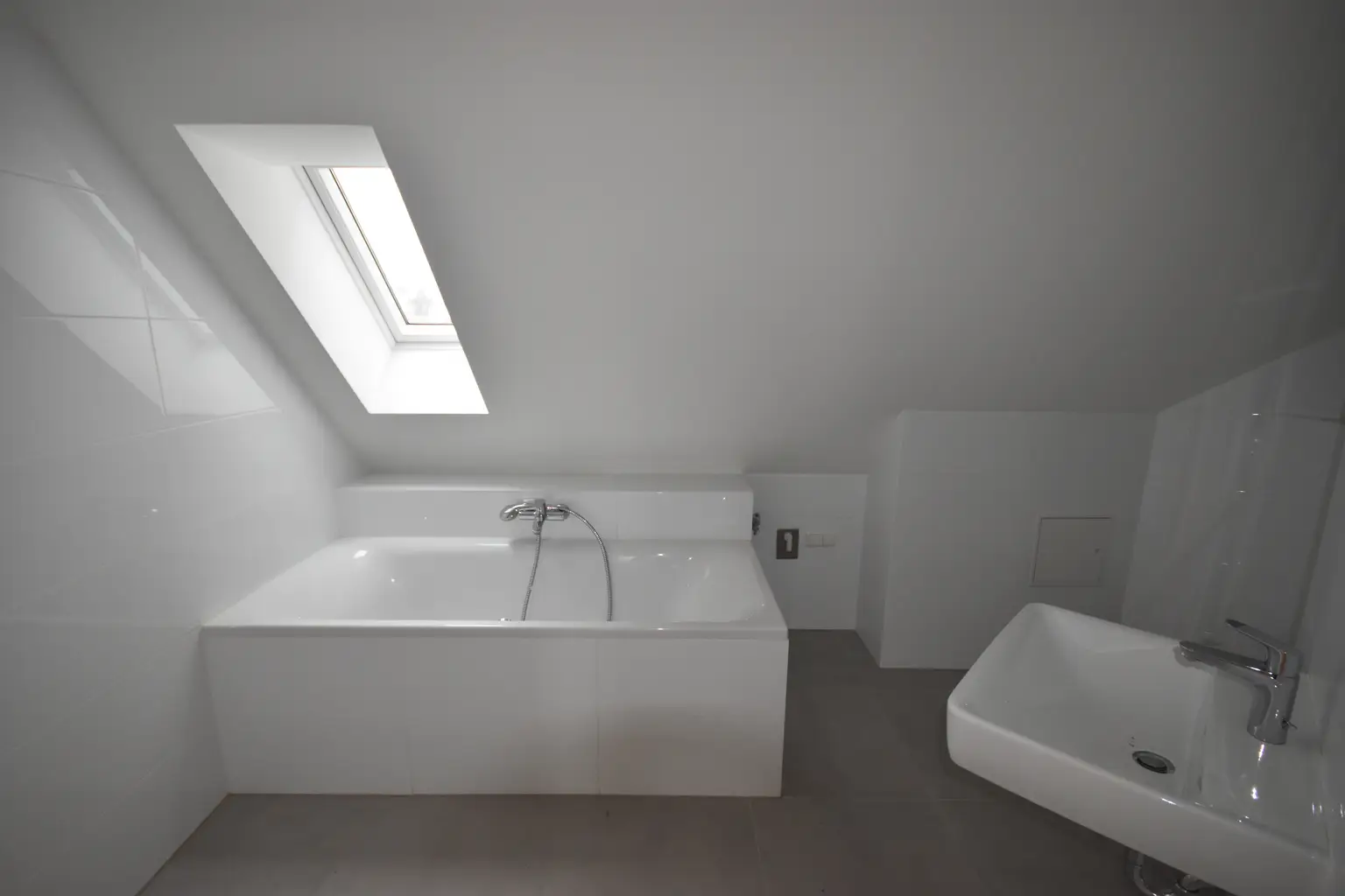 "17. BEZIRK - Traumhafte 3-Zimmer-Maisonette mit Dachterrasse"