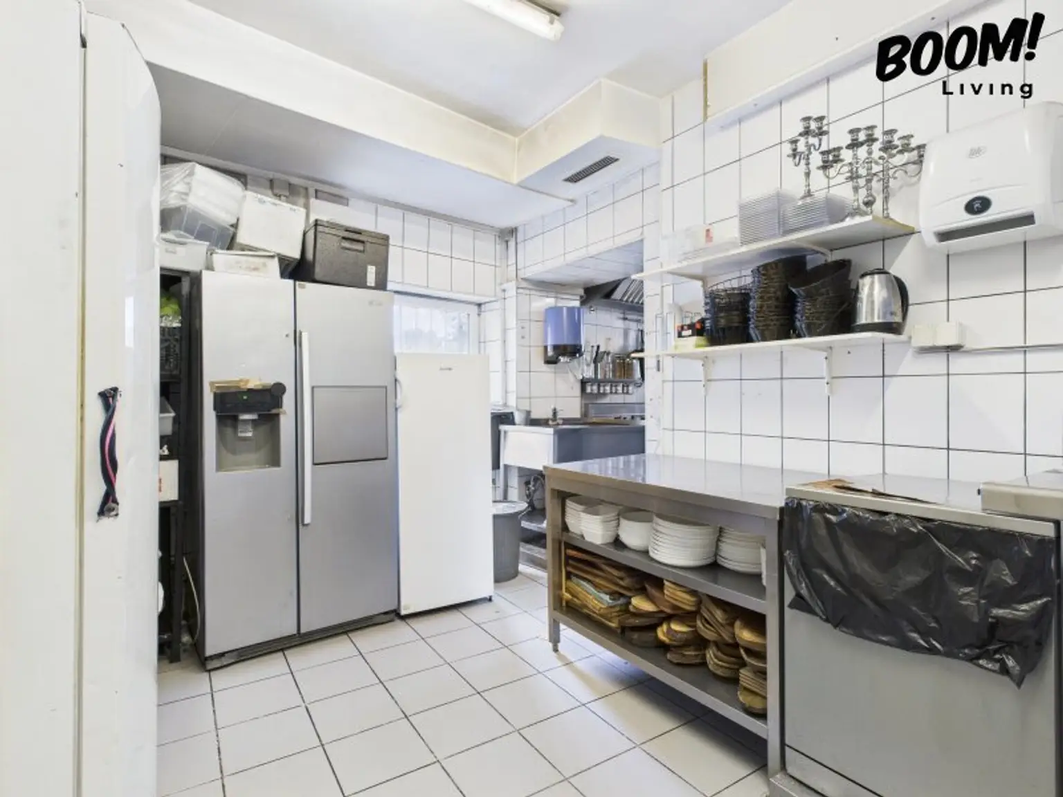 Attraktives Geschäftslokal in 1110 Wien: 1337m², Garten & Kleinhaus für 4.100€/Monat!