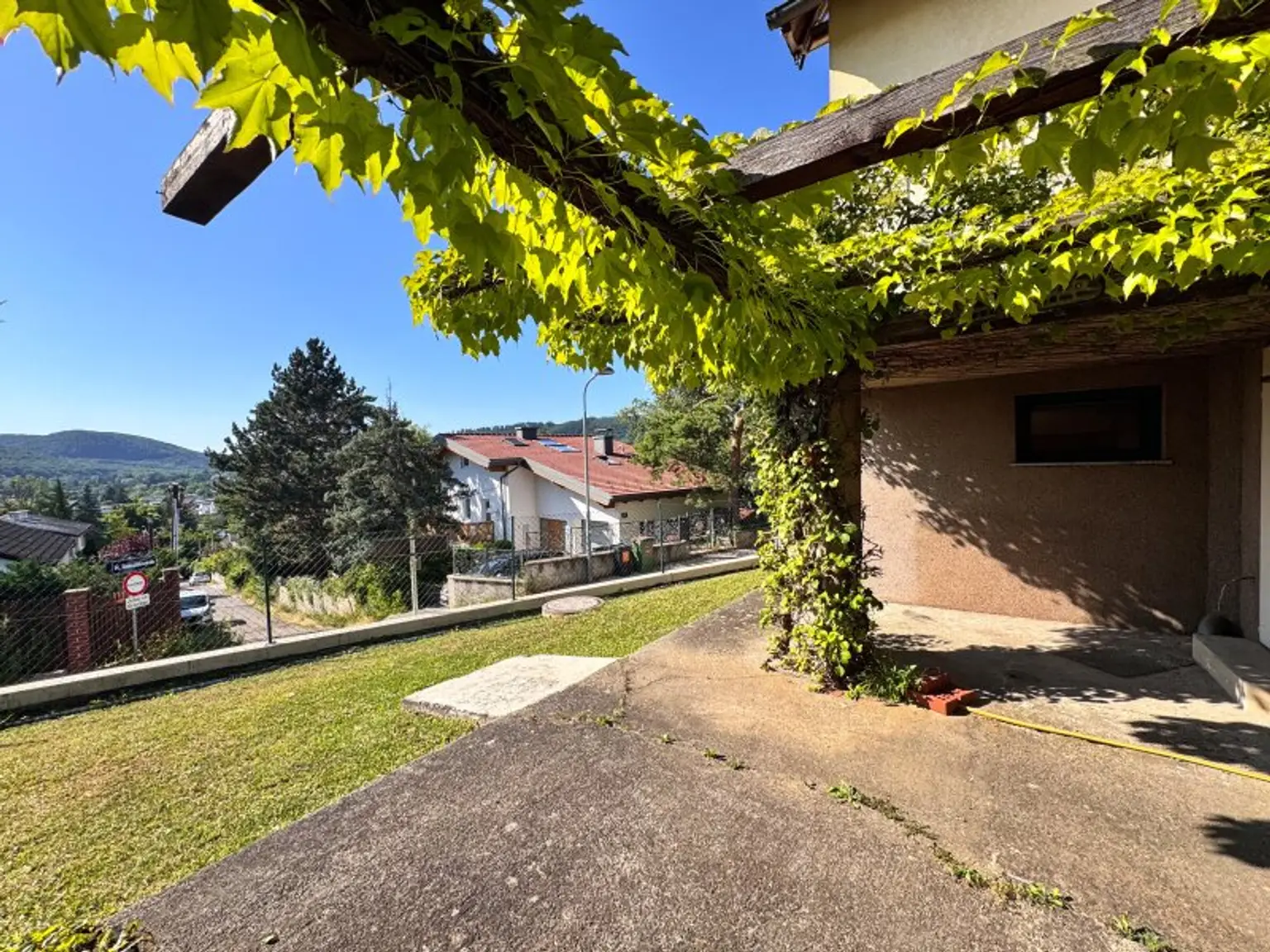 Traumlage am Wolfersberg – Einfamilienhaus mit unverbaubarem Weitblick