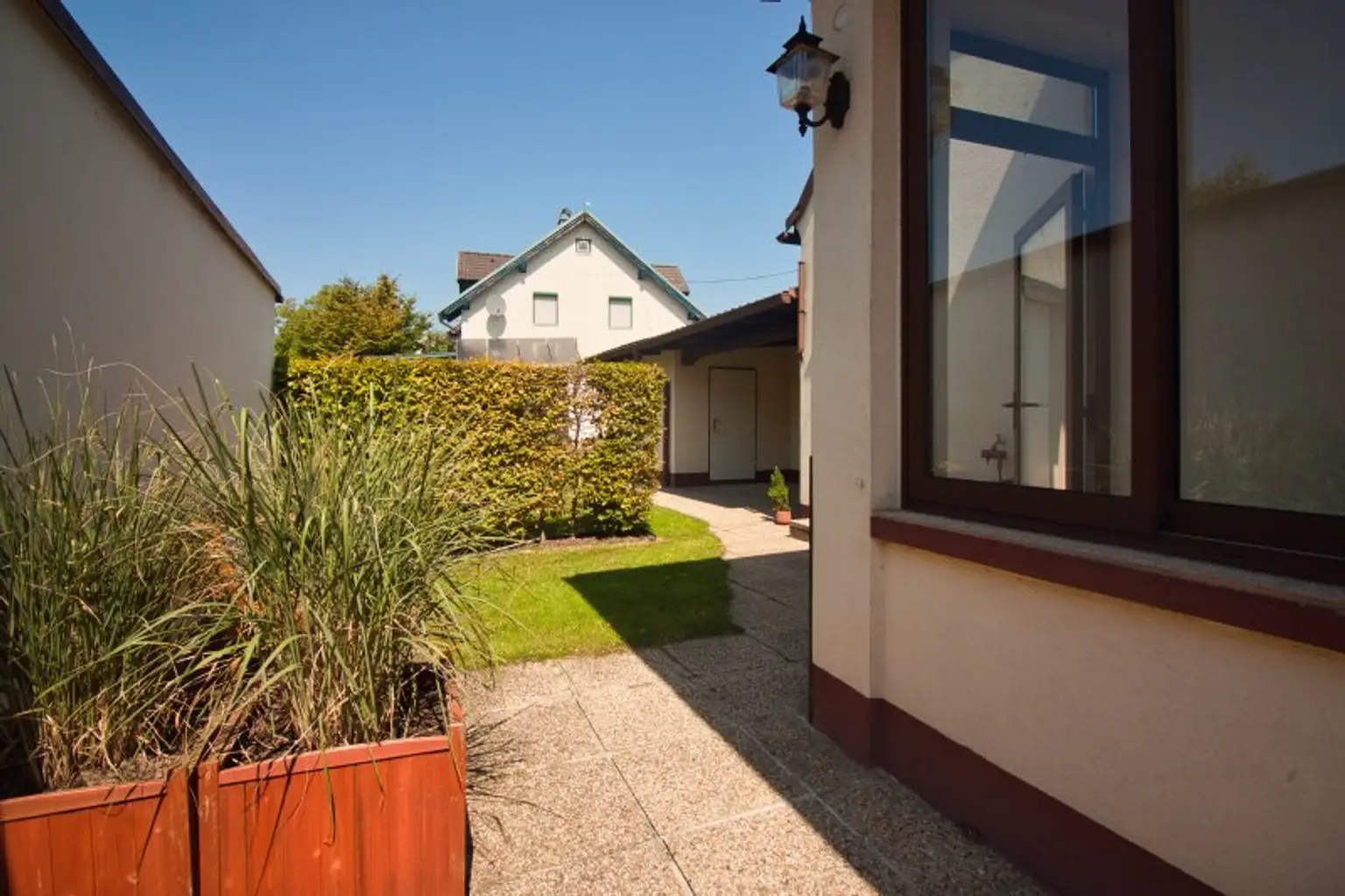 Gepflegtes, charmantes Haus im schönen Fischamend | ca. 122 m² Wohnfläche auf einer Ebene | 5 Zimmer | Garten & Garage