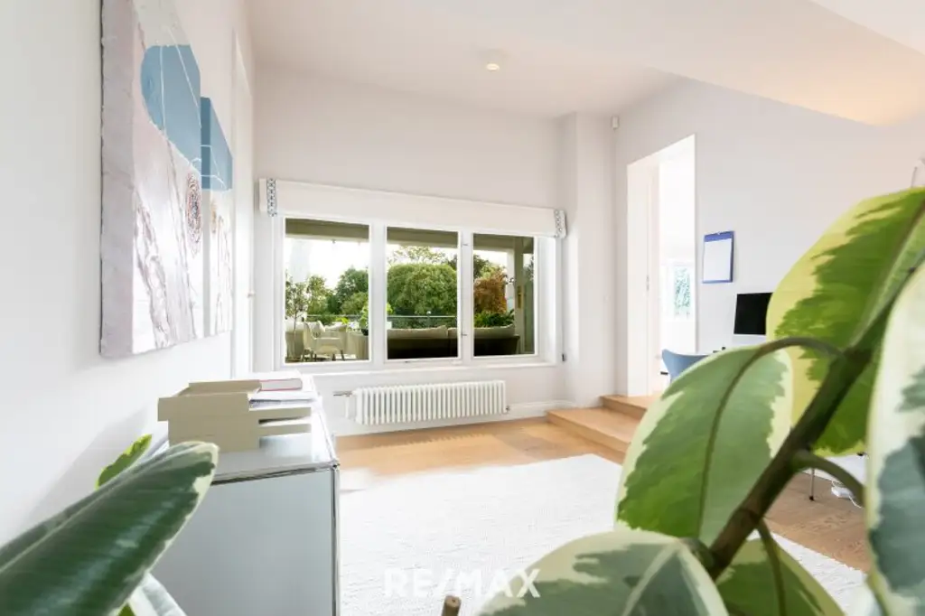 Alt-Hietzing - Luxuriöses Dachgeschoss mit Terrasse auf Wohnebene !