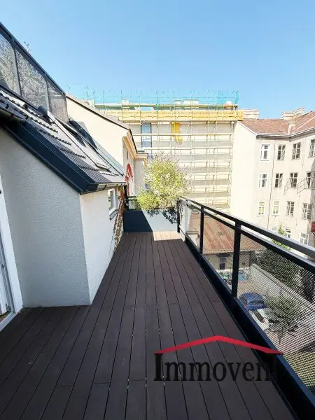 ERSTBEZUG - Hochwertige Dachgeschossmaisonette mit Balkon, Terrasse und Deckenkühlung in RUHELAGE!