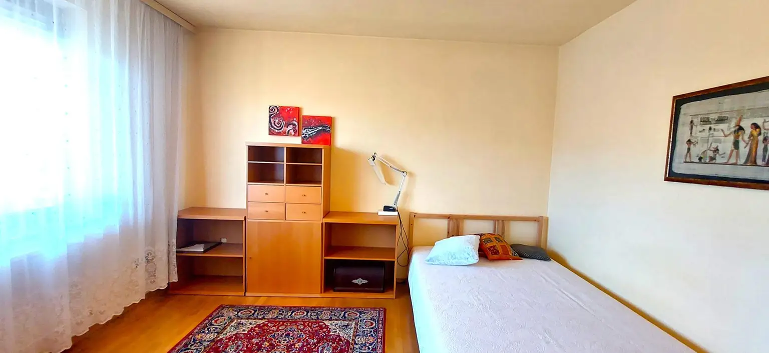 Solides Einfamilienhaus mit Garten