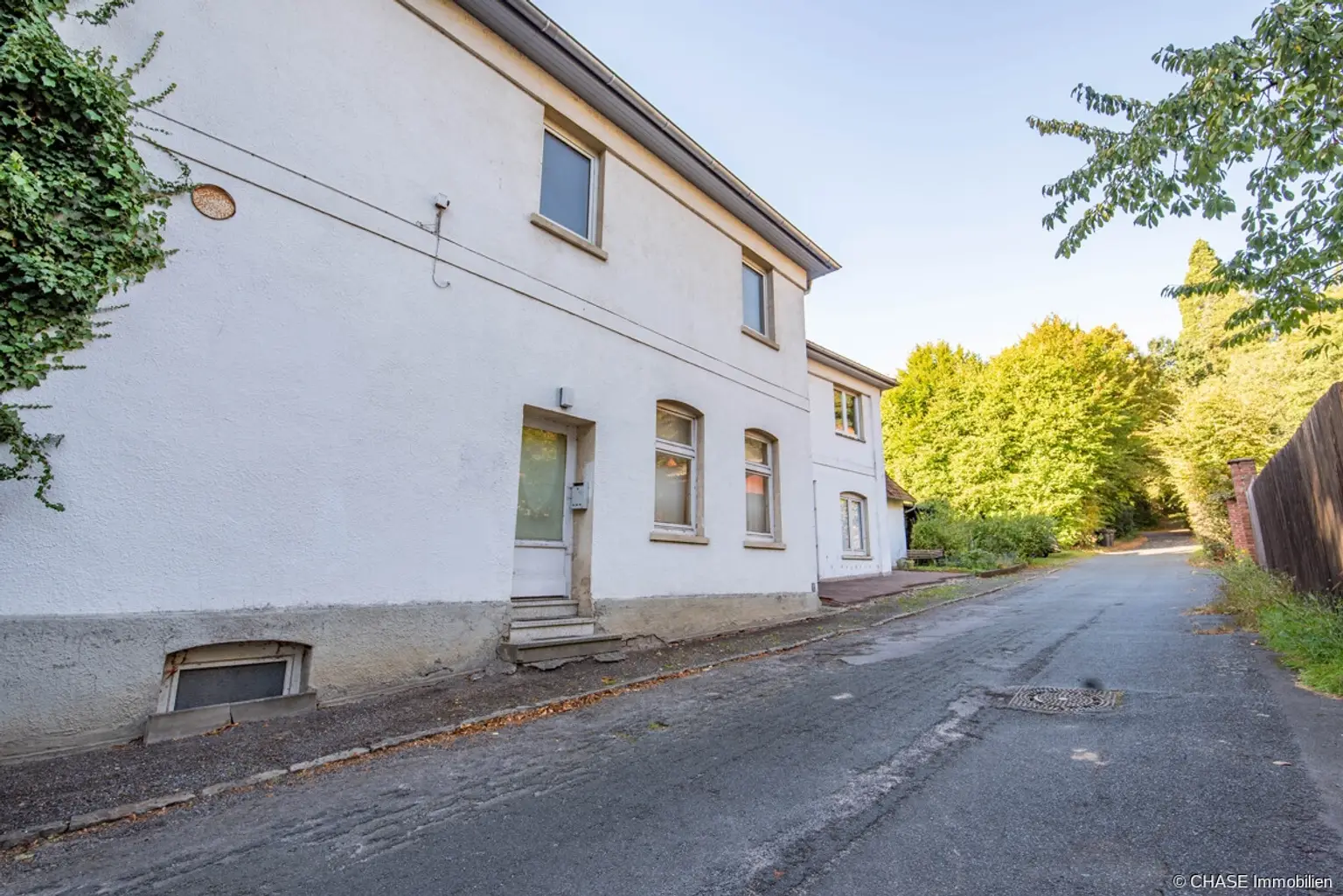 Hausfront, Wohnstraßenseitig 1