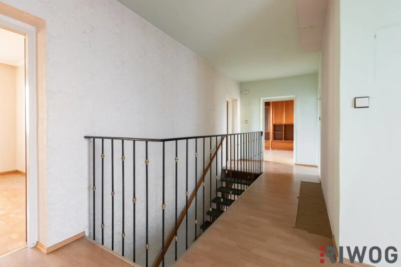 EIN- ODER ZWEIFAMILIENHAUS, gute Substanz, Modernisierungsbedarf