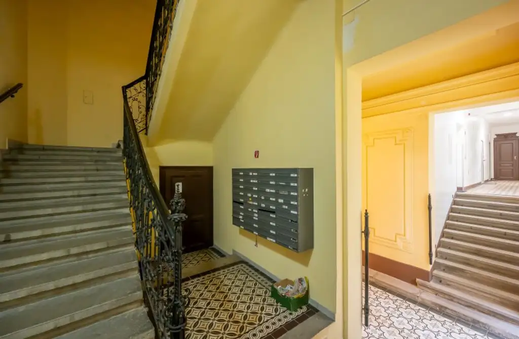 ++NEU++ perfekt geschnittene 2-Zimmer Altbauwohnung, wunderschöner Stilaltbau!