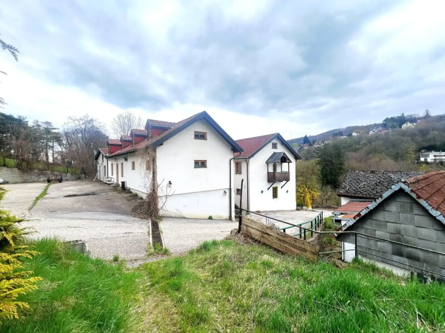 Direkt am Weinberg | Südhang-Lage mit großem Garten und eigenem Weingarten