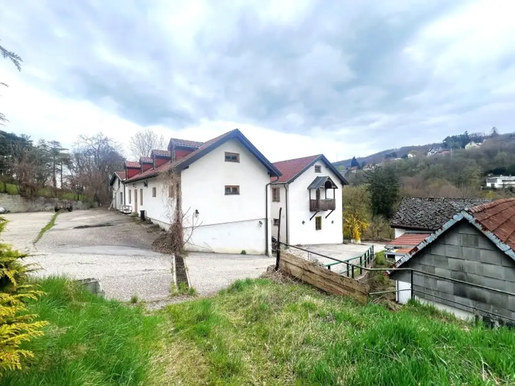 Direkt am Weinberg | Südhang-Lage mit großem Garten und eigenem Weingarten
