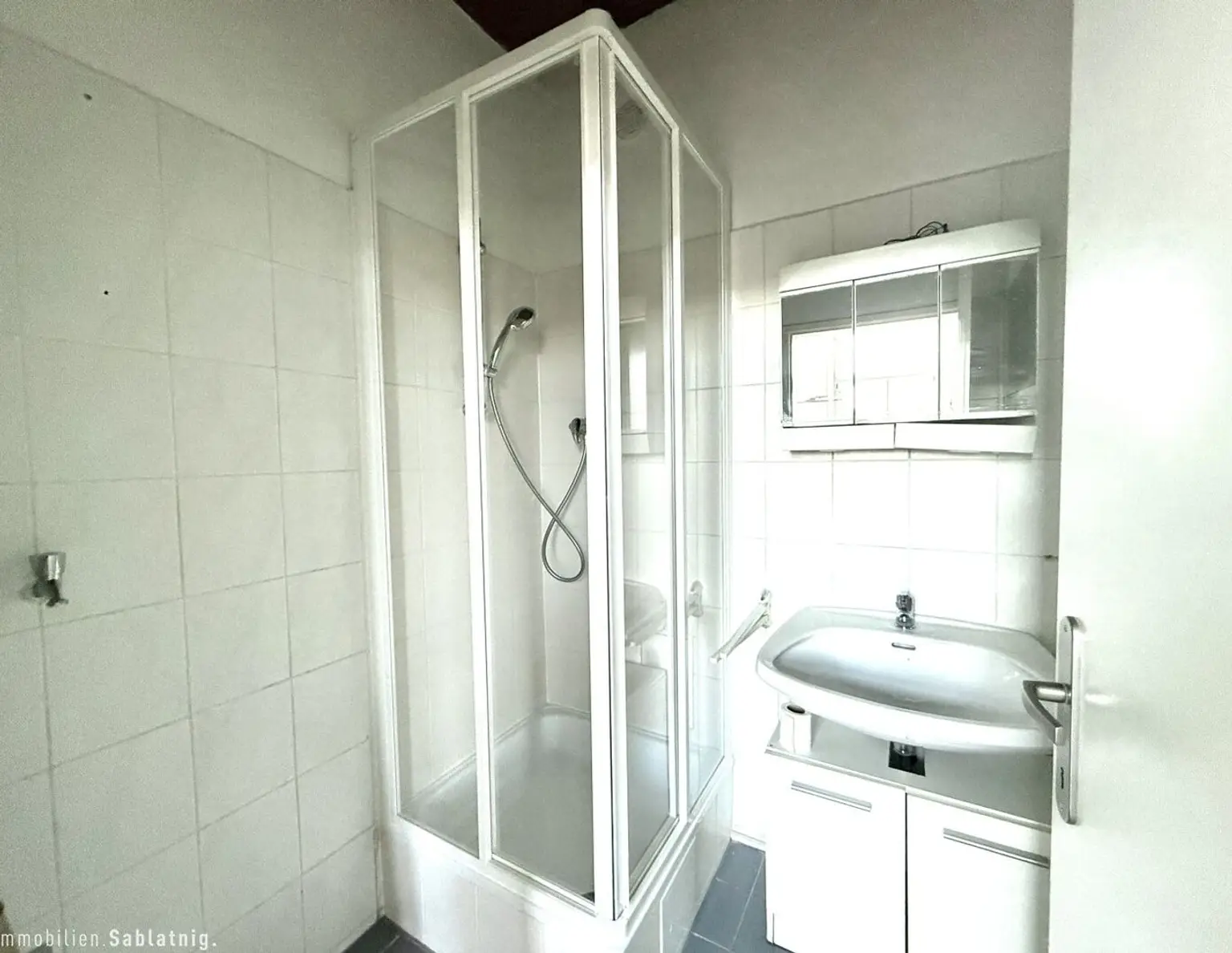 CHARMANTE ETAGENWOHNUNG! Modern, komfortabel & bestens angebunden!