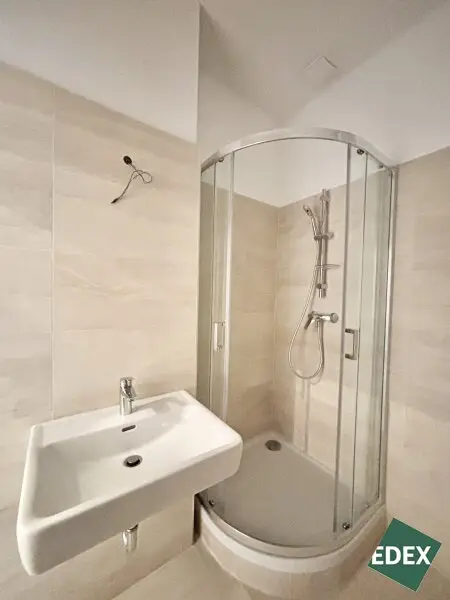 Sanierte 2 Zimmer Altbauwohnung nahe Schloss Schönbrunn - ideal für Singles oder Paare