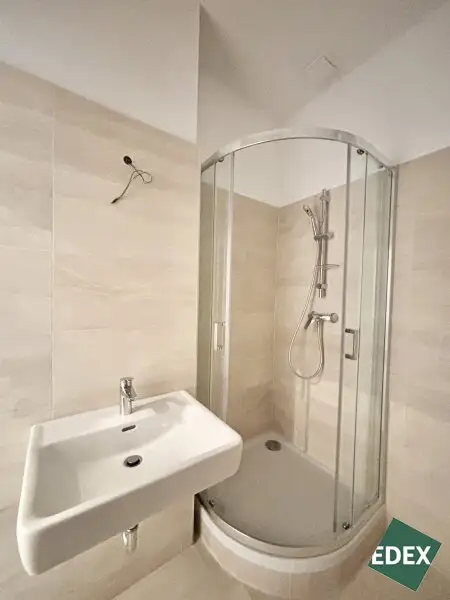 Sanierte 2 Zimmer Altbauwohnung nahe Schloss Schönbrunn - ideal für Singles oder Paare