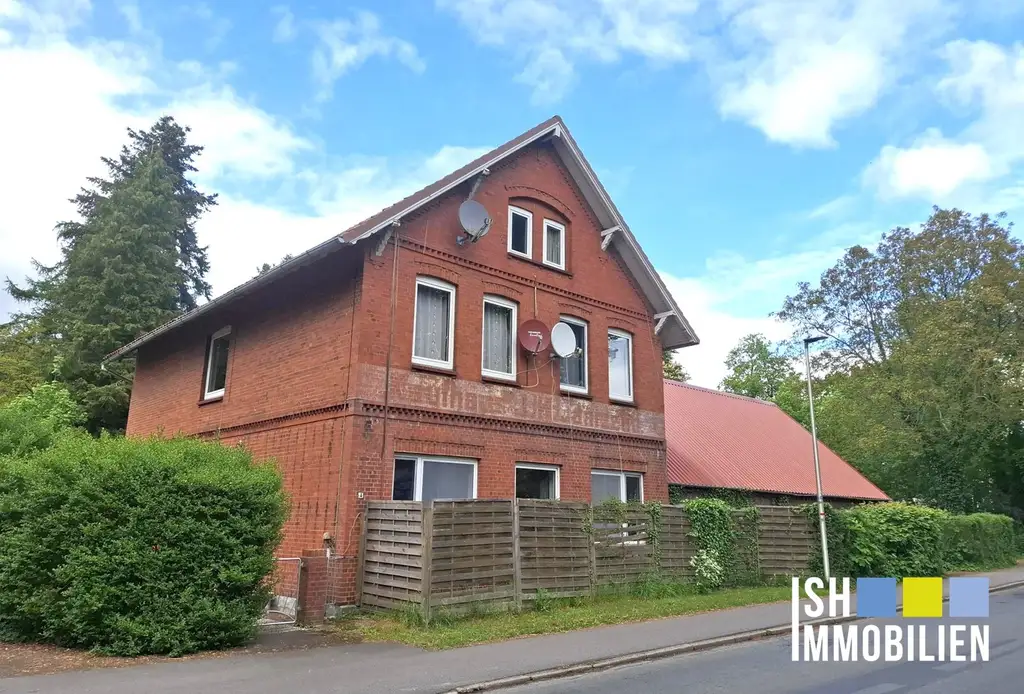 Hechthausen-Klint: Sanierungsbedürftiges Mehrfamilienhaus mit Potential