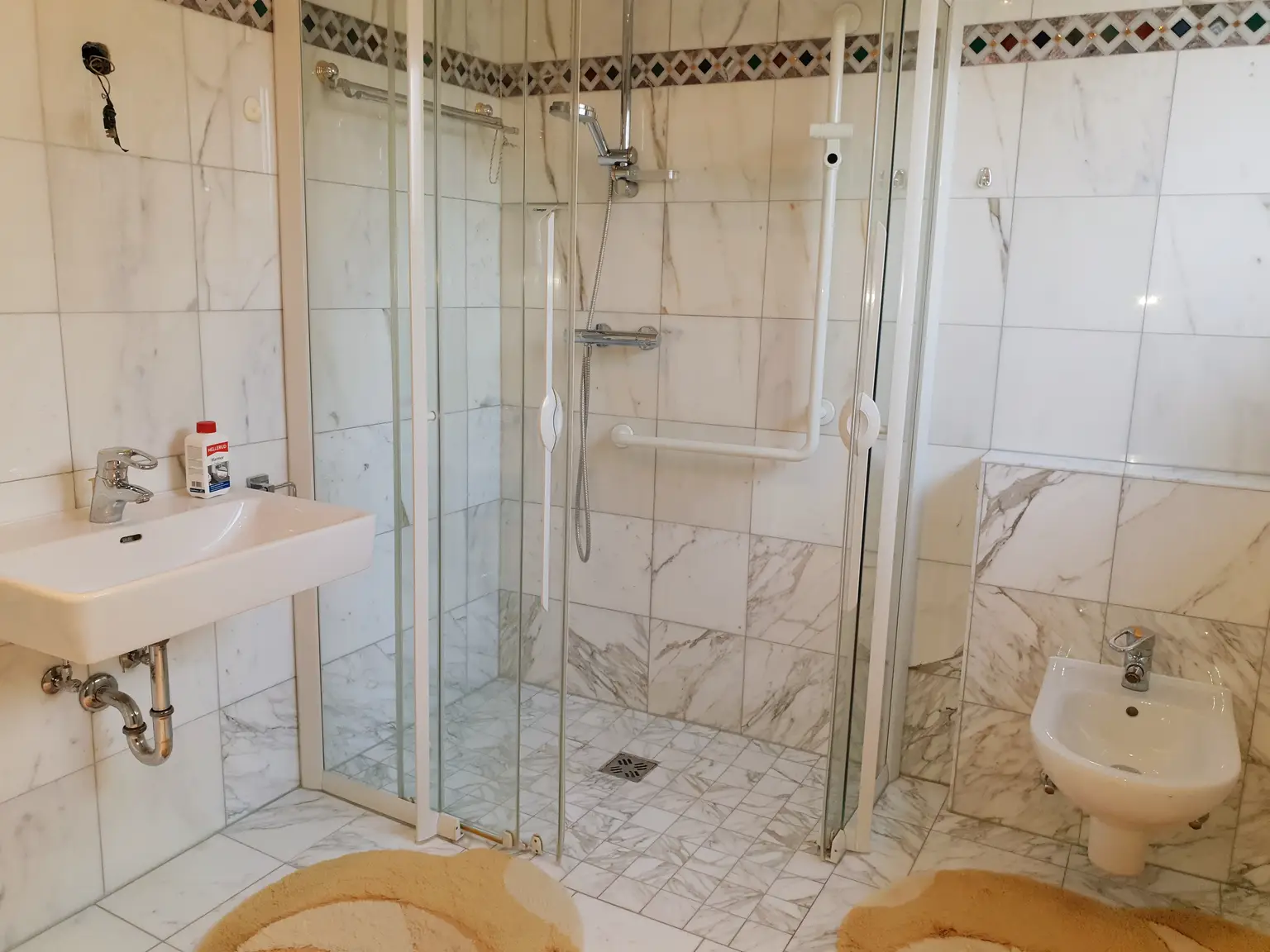 Edler Bungalow mit Swimmingpool zu verkaufen!